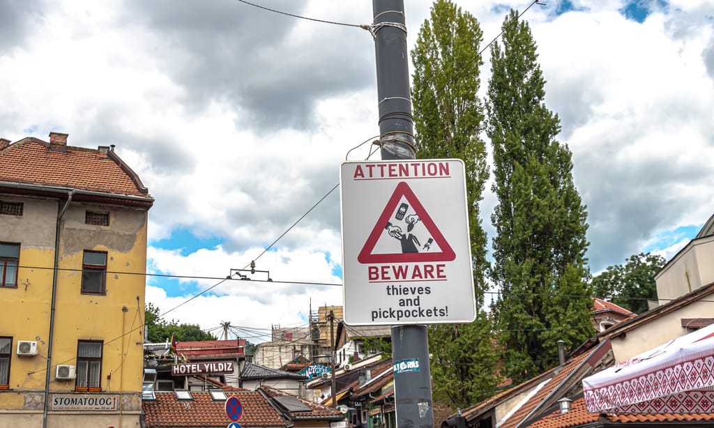 Beware Sign warning of pickpockets and thieves
