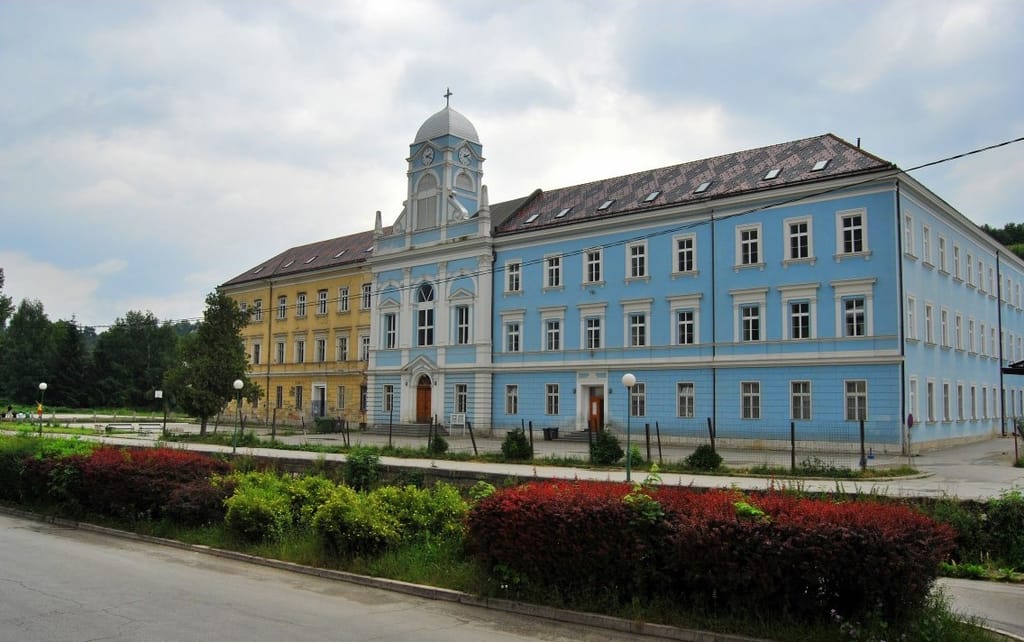 School in Bosnia is half Muslim half Catholic
