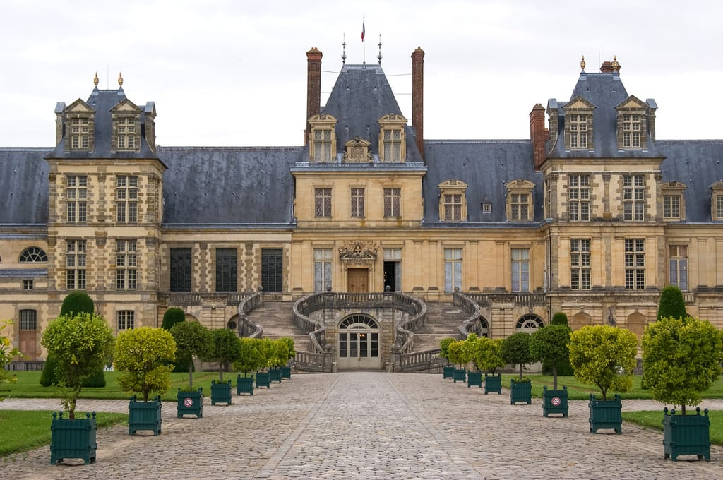 PALACE OF FONTAINEBLEAU