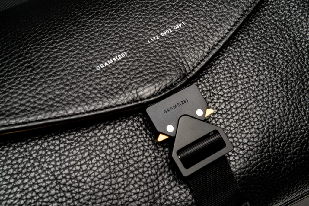 The clasp on The 172 Camera Sling by Grams28