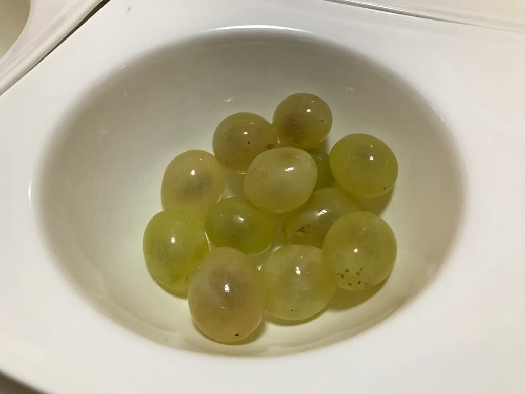 Bowl 12 Grapes