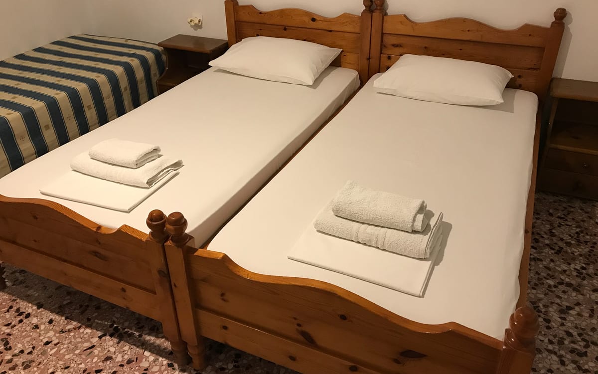 The 1-star hotel room on Mykonos