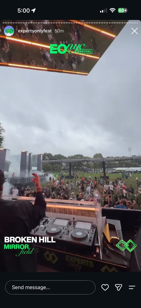 An @expertsonlyfest Instagram story from that afternoon: Broken Hill at the decks on the Mirror Field stage, a crowd on the grass and a grey sky