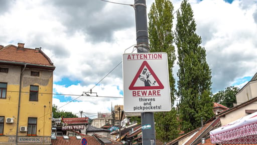 Sign warning of pickpockets and thieves