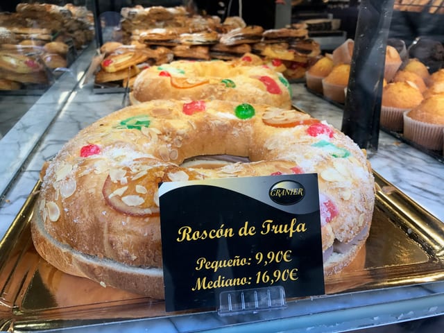 A roscón de reyes topped with candied fruit