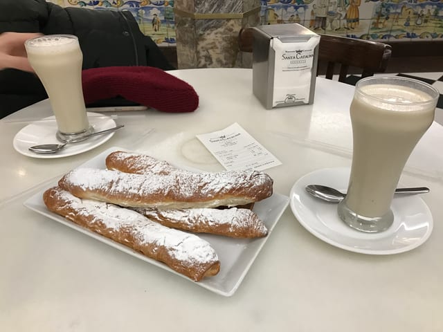 Horchata and fartons at Horchatería Santa Catalina