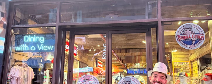 Inside Bubba Gump Shrimp’s New Year’s Eve Party in Times Square: A Complete Review 🦐🎊 (LIVE BALL DROP VIEW!) 🪩