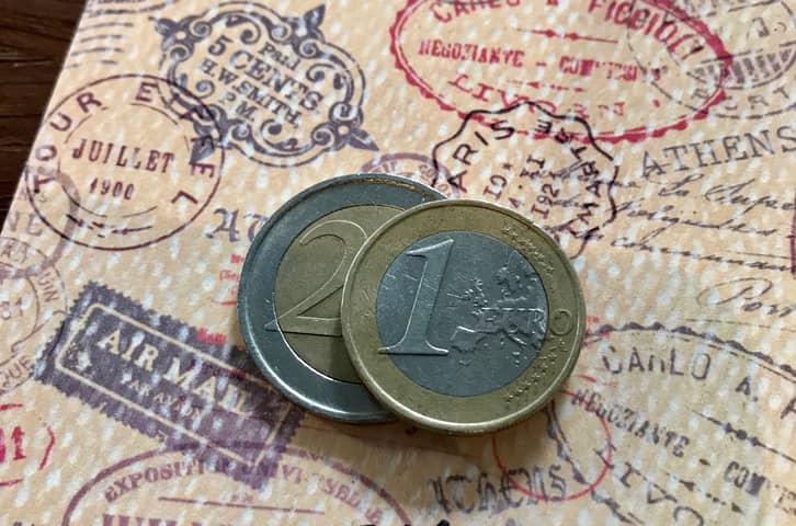 A Guide On How to Complicate Converting Currency Before Traveling Abroad