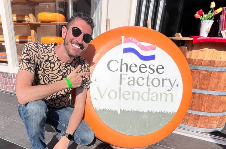 Gouda Times in Volendam: Touring the Volendam Cheese Factory 🧀
