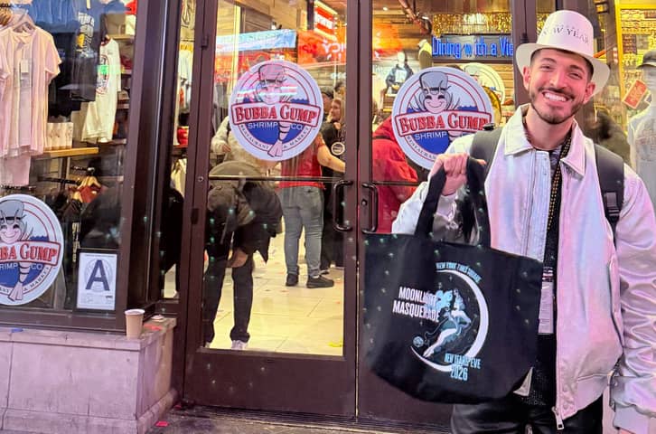 Inside Bubba Gump Shrimp’s New Year’s Eve Party in Times Square: A Complete Review 🦐🎊 (LIVE BALL DROP VIEW!) 🪩