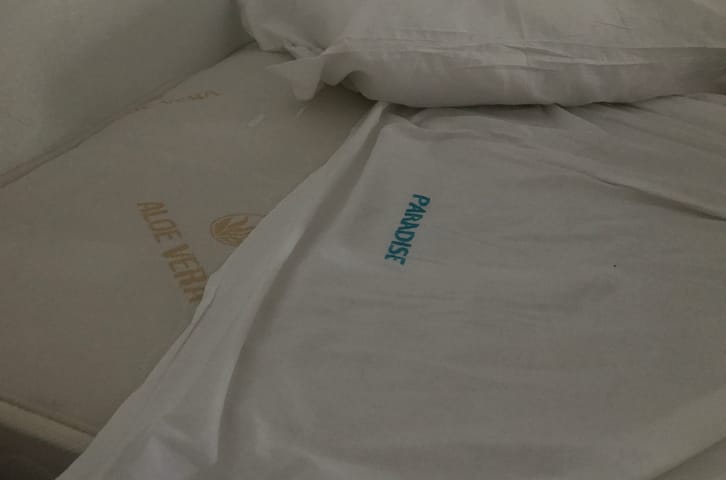 I Didn’t Know “Paradise” Was Sleeping With Sheets That Don’t Fit Your Mattress