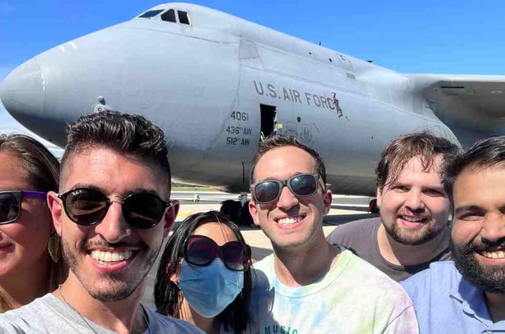 Exploring One of the World’s Largest Aircraft: The US Air Force C-5M Super Galaxy 🛩️