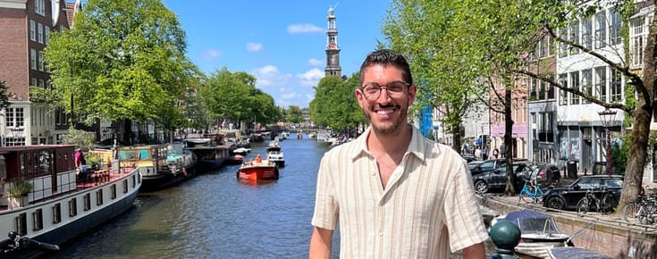 Wine, Cheese, and Houseboats: Are Amsterdam Canal Boat Tours Worth It? 🍷🧀🚤