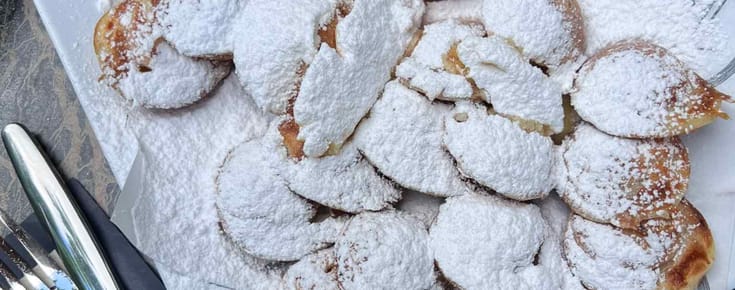 Savoring Amsterdam’s Sweets: Dutch Pancakes, Poffertjes, Stroopwafels, and More 🥞🧇