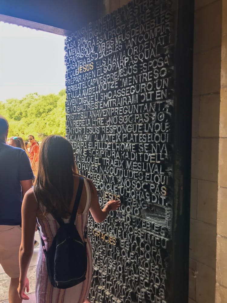 Words on the wall at La Sagrada Familia