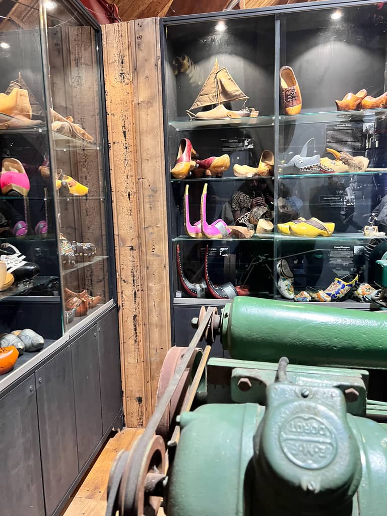 Clog gift shop
