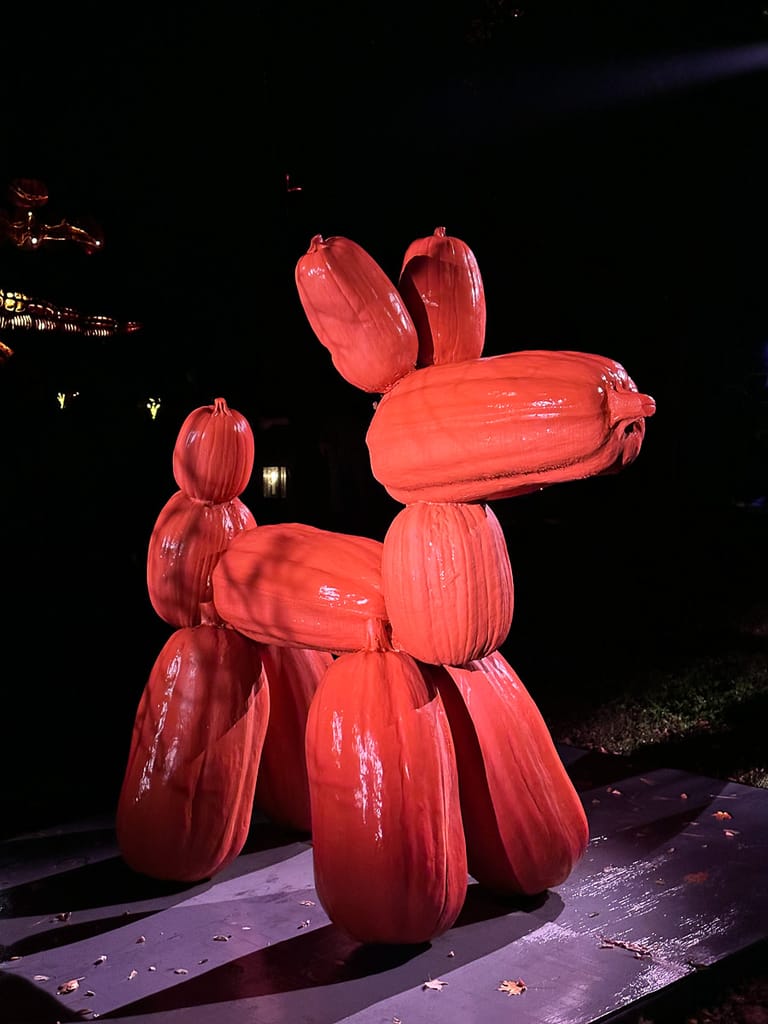 Balloon animal at the Great Jack O'Lantern Blaze