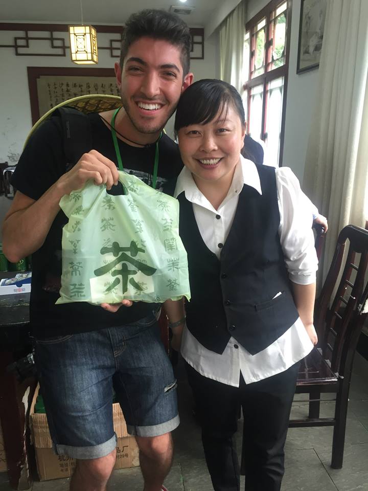 Buying long jing dragonwell green tea in Hangzhou, China