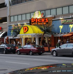 Dick’s Last Resort: A Dining Experience Like No Other