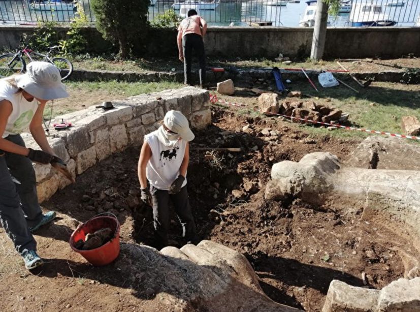 Reconstructing the pond at the Zadar Sphinx.