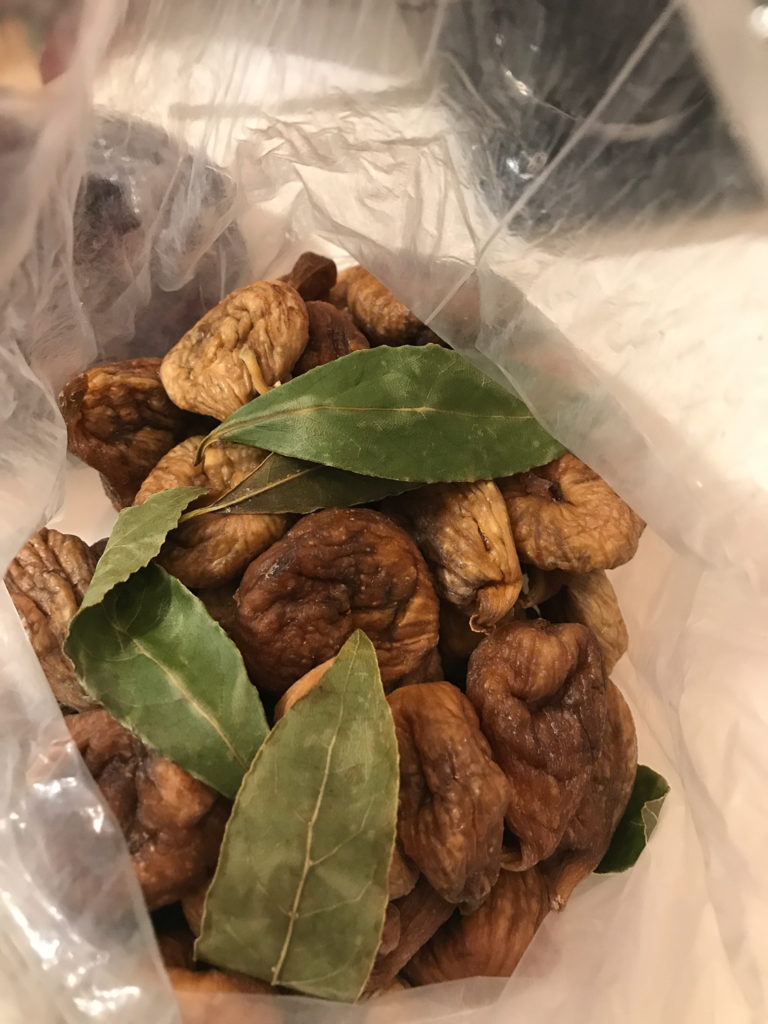 Dried dehydrated figs
